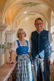 Georg Ried und Hanne Wittermann im Pollinger Bibliothekssaal.