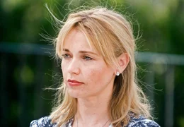 Fiona (Tina Ruland) droht an ihrem egozentrischen Mann zu zerbrechen.