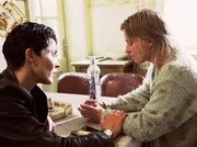 Robbis Mutter (Annette Uhlen, rechts) gesteht Lena Odenthal (Ulrike Folkerts), dass sie von ihrem Sohn geschlagen wurde und ihre Tochter das beobachtet hat.