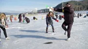 Mutig und abgeh&auml;rtet: Eisfischer am Olympiaort Pyeongchang.