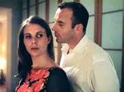 ARD DAS KONTO Teil 1, Deutschland 2003, Regie Markus Imboden, am Freitag (07.10.11) um 01:25 Uhr im Ersten. Michael M&uuml;hlhausen (Heino Ferch) ahnt nicht, dass seine Frau Charlotte (Julia J&auml;ger) ihn betr&uuml;gt.