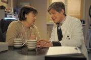 Bamberger ist voller Mitgef&uuml;hl, als ihm seine Namensvetterin von vermeintlichen Schicksalsschl&auml;gen erz&auml;hlt. Von links: Renate Bamberger (Barbara Schmidt) und Roland Bamberger (Horst Kummeth).