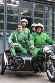 Willi mit Polizisten der Motorradsportgruppe aus Berlin.