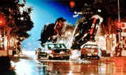 "Vergessene Welt: Jurassic Park 2", Die Saurier haben &uuml;berlebt! Auf der Insel Sorna wurden wieder einige gef&auml;hrliche Exemplare gesichtet. Sofort machen sich Ian Malcolm und Freundin Sarah mit ihrem Team auf den Weg, um das Verhalten der Urechsen zu studieren. Dort ist Gro&szlig;wildj&auml;ger Roland Tembo drauf und dran, einen  T-Rex einzufangen. Denn der neue 'InGen'-Boss Peter Ludlow will mitten in San Diego einen Monster-Park er&ouml;ffnen.  Eine ungeheure Schiffsladung st&uuml;rzt die Stadt in ein Desaster ungeahnten Ausma&szlig;es.  SENDUNG: ORF eins - SO - 21.06.2020 - 14:40 UHR. - Veroeffentlichung fuer Pressezwecke honorarfrei ausschliesslich im Zusammenhang mit oben genannter Sendung oder Veranstaltung des ORF bei Urhebernennung.