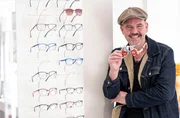 Sehhilfen: Von der Krankenkasse nur noch selten &uuml;bernommen. Wer finanziell nicht gut aufgestellt ist, muss zum g&uuml;nstigsten Produkt greifen. Doch reicht dann die Qualit&auml;t auch aus? Dr. Heinz-Wilhelm Esser geht dieser Frage nach.