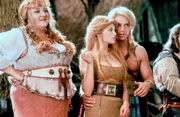 Die gem&uuml;tliche Gutemine (Marianne S&auml;gebrecht) wei&szlig;, dass die anbetungsw&uuml;rdige Falballa (Laetitia Casta) der gallischen M&auml;nnerwelt den Kopf verdreht. Doch deren Herz geh&ouml;rt nur dem sch&ouml;nen Tragicomix (Hardy Kr&uuml;ger jr.).