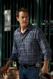 David Grange (Jason London).