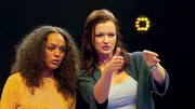 Ramona (re.) und Milka nehmen die Herren in den Boxen ganz genau unter die Lupe.