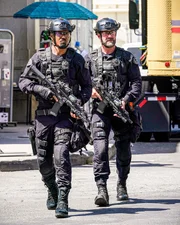L-R: Daniel 'Hondo' Harrelson (Shemar Moore), David 'Deacon' Kay (Jay Harrington).