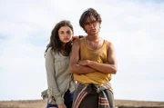 Kira (Amira Demirkiran) und Jack (Tjiirdm McGuire) erleben ein Abenteuer im Outback.