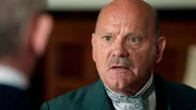 Ulrich Gebauer als Gustav Stresemann, der sowohl als Au&szlig;enminister als auch als Kanzler der Weimarer Republik leidenschaftlich f&uuml;r eine Einigung mit Frankreich und ein friedliches Europa k&auml;mpfte.