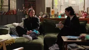 Lucie (Julia Wiedemann, l.) tut es gut, wieder eine Aufgabe zu haben. Rechts Leyla (Suri Abbassi).