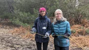 Gilda Currenti und Prof. Dr. Charlotte Krawczyk mit neuer Glasfaser auf dem &Auml;tna.