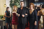 Martha (Susan Sullivan, r.) und Alexis (Molly C. Quinn, 2.v.l.) sind stolz auf Richard (Nathan Fillion, M.), dessen neue Buchvorstellung ein voller Erfolg ist. Martha (Susan Sullivan, r.) und Alexis (Molly C. Quinn, 2.v.l.) sind stolz auf Richard (Nathan Fillion, M.), dessen neue Buchvorstellung ein voller Erfolg ist.