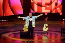 In Bernd Stelters neuem Soloprogramm gibt es eine Menge zu Lachen. Falten werden quasi gegl&auml;ttet, das Hautbild verbessert und eine positive Stimmung ist den Zuschauerinnen und Zuschauern garantiert.