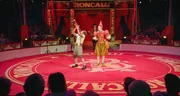 Clown Chistirrin und Gensi Clown in der Manege des Zirkus Roncalli.