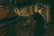 Irene (Uschi Glas) ist in eine Falle gelaufen und wird von Max (Danilo Kamperidis) bedroht.