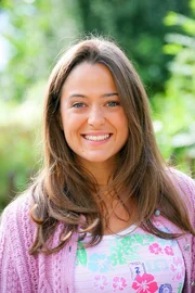 Lara Corluka (Jennifer Newrkla).