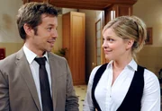 ARD STURM DER LIEBE FOLGE 1316, am Dienstag (07.06.11) um 15:10 Uhr im ERSTEN. Lena (Johanna B&ouml;nninghaus, r.) nimmt Markus' (Tobias D&uuml;rr, l.) Entschuldigung z&ouml;gerlich an.