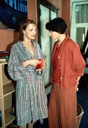 Die &Auml;rztin Rebecca (Ulrike Folkerts, rechts) hat nicht nur beruflich jede Menge Stress. Auch ihre chaotische Schwester Judith (Heike Makatsch) sorgt im gemeinsam bewohnten Elternhaus immer wieder f&uuml;r &Uuml;berraschungen.