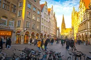 Das M&uuml;nsterland ist eine Region, die viel &Uuml;berraschendes zu bieten hat. Unbestrittenes Zentrum der Region ist M&uuml;nster. Der Prinzipalmarkt ist das Herzst&uuml;ck der Stadt.