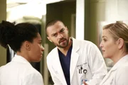 Sind mit einer Entscheidung von Bailey nicht zufrieden: Jackson (Justin Chambers, M.), Arizona (Jessica Capshaw, r.) und Maggie (Kelly McCreary, l.) ...