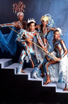 Extravagante Kost&uuml;me waren Teil ihres Erfolgs: Boney M. 1979 beim Cover-Shooting der LP "Oceans of Fantasy&ldquo;.