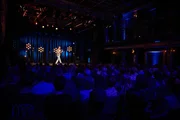 Stefan Leonhardsberger beim Auftritt seines Kabarett-Programms "Ja!".