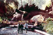"Vergessene Welt: Jurassic Park 2", Die Saurier haben &uuml;berlebt! Auf der Insel Sorna wurden wieder einige gef&auml;hrliche Exemplare gesichtet. Sofort machen sich Ian Malcolm und Freundin Sarah mit ihrem Team auf den Weg, um das Verhalten der Urechsen zu studieren. Dort ist Gro&szlig;wildj&auml;ger Roland Tembo drauf und dran, einen  T-Rex einzufangen. Denn der neue 'InGen'-Boss Peter Ludlow will mitten in San Diego einen Monster-Park er&ouml;ffnen.  Eine ungeheure Schiffsladung st&uuml;rzt die Stadt in ein Desaster ungeahnten Ausma&szlig;es.  SENDUNG: ORF eins - SO - 21.06.2020 - 14:40 UHR. - Veroeffentlichung fuer Pressezwecke honorarfrei ausschliesslich im Zusammenhang mit oben genannter Sendung oder Veranstaltung des ORF bei Urhebernennung.