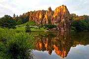 Der Teutoburger Wald: Eine Region, die zur Erholung und zum Entdecken einl&auml;dt. Echte Naturfans kommen hier auf ihre Kosten &ndash; zum Beispiel bei den beinruckenden Externsteinen.
