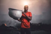 Ibrahim Amadu sammelt und verarbeitet M&uuml;ll in Ghanas Hauptstadt Accra. Die Elektronikschrotthalde im Stadtteil Agbogbloshie wird zu den schmutzigsten Orten weltweit gez&auml;hlt.