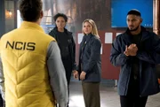 "Back in the USSR" &ndash; Als die Leiche eines lange vermissten US-Marineingenieurs in Beton entdeckt wird, holt das Team Docs alten Freund zur Unterst&uuml;tzung der Ermittlungen. L-R: Todd Lasance als AFP Liaison Officer Sergeant Jim 'JD' Dempsey, Olivia Swann als NCIS Special Agent Captain Michelle Mackey, Tuuli Narkle als AFP Liaison Officer Constable Evie Cooper und Sean Sagar als Special Agent DeShawn Jackson in Episode 3, Season 2 von NCIS: Sydney.