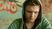 Einer von uns - 2009 erschoss die Polizei einen 14-j&auml;hrigen Teenager bei einem n&auml;chtlichen Einbruch in einen Supermarkt in einem Vorort von Krems. Inspiriert von diesem wahren Fall greift "Einer von uns" das Lebensgef&uuml;hl der Jugendlichen auf, das von Konsum und ohnm&auml;chtiger Rebellion gepr&auml;gt ist. Der 14-j&auml;hrige Julian und sein Freund Marko geraten so in Konflikt zum angepassten Stillstand, der die Welt der Erwachsenen pr&auml;gt. Ein Konflikt, der in einer unerwarteten Trag&ouml;die endet. - Im Bild: Jack Hofer (Julian). Foto: ORF/Golden Girls Filmproduktion. Ver&ouml;ffentlichung honorarfrei nur f&uuml;r redaktionelle Berichterstattung in Sendungszusammenhang und mit Copyrightangabe. Kontakt: foto@orf.at