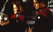 Kate Mulgrew (Captain Kathryn Janeway), Robert Beltran (Commander Chakotay)