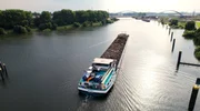 Unterwegs mit den Binnenschiffern auf dem Rhein bis zur Nordsee.