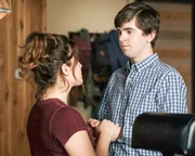 Paige Spara (Lea Dilallo), Freddie Highmore (Dr. Shaun Murphy).