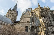 Ein Besuch in Aachen lohnt sich nicht nur der Printen wegen, meint Stefan Pinnow. Unbedingt ansehen sollte man sich den Aachener Dom, in Auftrag gegeben vor rund 1.200 Jahren von Kaiser Karl dem Gro&szlig;en und Kr&ouml;nungsort f&uuml;r &uuml;ber 30 r&ouml;misch-deutsche K&ouml;nige und Kaiser.