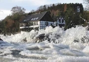 Die Schleiferei Wipperkotten bei Solingen ist der letzte produzierende Wupperkotten an der Wupper, in der noch mit wassergetriebenen Schleifsteinen gearbeitet wird.