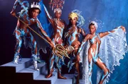 Das war Boney M.: Liz Mitchell (rechts) und Marcia Barrett (2. v. rechts) sangen, Bobby Farrell (links) mimte zu Frank Farians Stimme und Maizie Williams (2. v. links) tanzte.