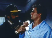 Mark (Victor French, l.) nimmt Tims alten Freund Gary (Richard Muenz, r.) auf eine Traumreise mit.