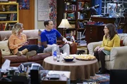 (v.l.n.r.) Kaley Cuoco als Penny, Jim Parsons als Sheldon Cooper und Mayim Bialik als Amy Farrah Fowler.