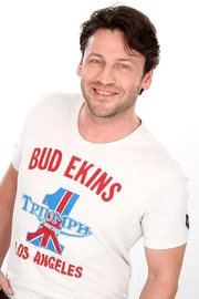 Stefan Franz spielt Rolf J&auml;ger.