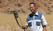 Sven Geider ist deutschst&auml;mmiger Schlangenexperte aus Windhoek.
