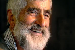 Im Portrait: Der achtzigj&auml;hrige Alpinist Gino Battisti aus dem Fassatal war sein Leben lang in den Bergen Italiens unterwegs.