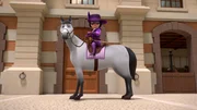 Porthos und ihr Pferd Mousqueton sollen gegen Hauptmann Rochefort im Reiten antreten. Daran soll sich entscheiden, wer im Louvre bleiben darf. Doch Porthos ist nicht die beste Reiterin der Musketiere.