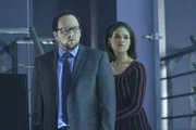 Um Vincent davor zu bewahren, durch Graydal Securities entlarvt zu werden, wollen sich J.T. (Austin Basis, l.) und Heather (Nicole Gale Anderson, r.) Zugang zu deren Computersystem verschaffen. Doch der Plan scheitert, was beide in gro&szlig;e Gefahr bringt ...