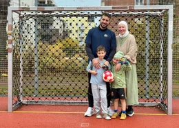 Mohamed Cherbagi stammt aus Syrien und arbeitet als Krankenhausarzt in Sachsen. Zusammen mit seiner deutschen Frau und den beiden Kindern plant er eine R&uuml;ckkehr in seine alte Heimat.