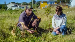 Auf der Halbinsel Avalon im Osten Neufundlands suchen Shawn und Andie nach Kr&auml;utern, Beeren und Pilzen f&uuml;r einen traditionellen Eintopf, den "boil up".