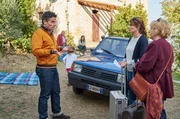 Eine Odyssee durch Italien: Andrea (Anja Kling) und Helga (Christine Schorn, re.) brauchen unterwegs die Hilfe von Roberto (Roberto Guerra).