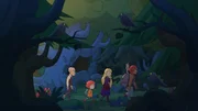 Albert, Ormhildur, Gudrun und Brunhid laufen durch den d&uuml;steren Wald des Rabenk&ouml;nigs
